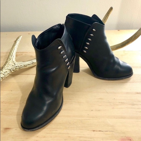 Rag and bone/ Ayle studded heel bootie! - Picture 6 of 8
